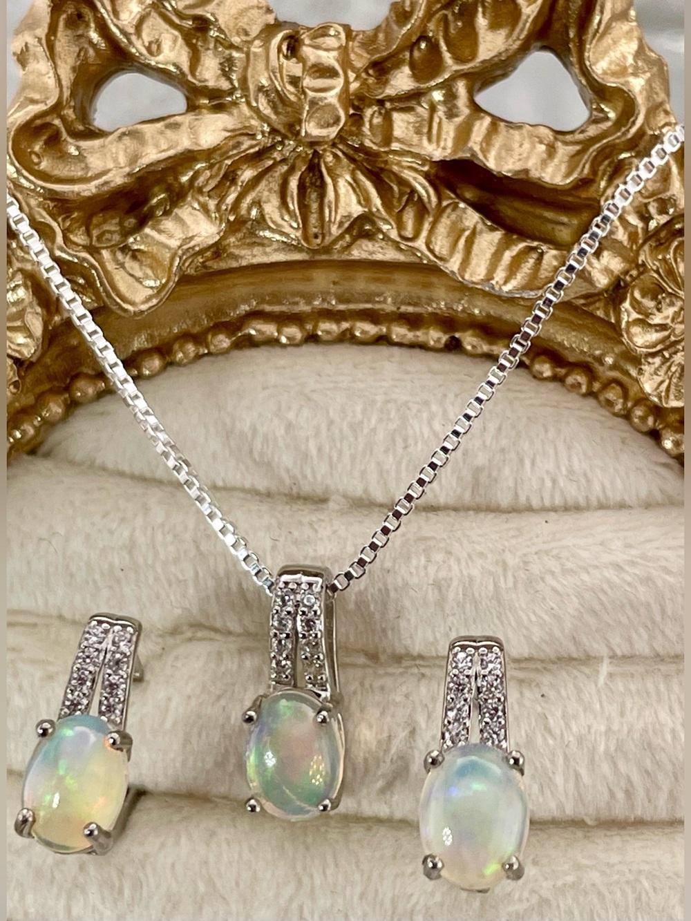 3.52ct Opal set‼️ Pendant & Earrings Topaz & 925 silver box chain necklace